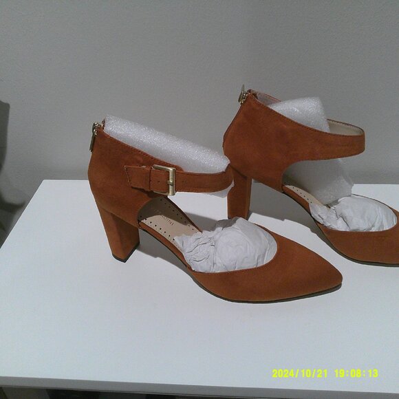 Adrienne Vittadini Umber Suede Pump - Picture 5 of 8